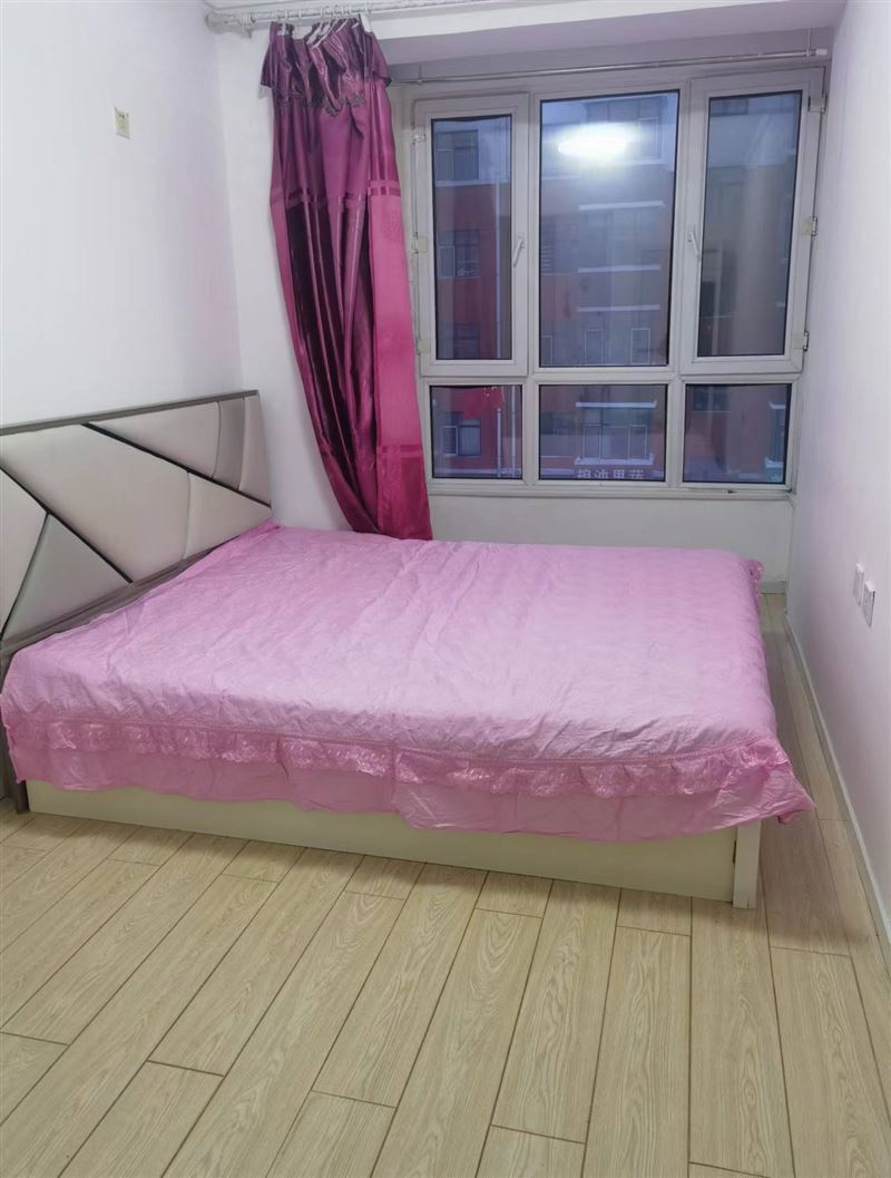 出租時代麗都三樓 70 平二室一廳拎包入住設(shè)施齊全