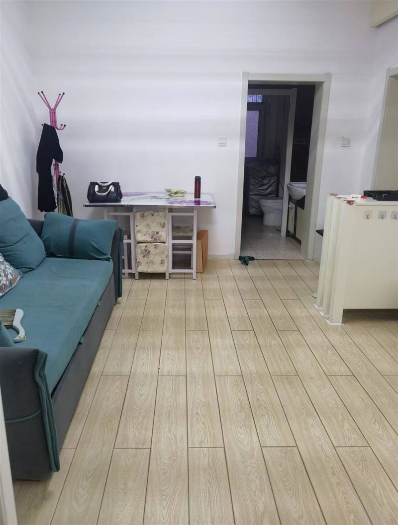 出租時代麗都三樓 70 平二室一廳拎包入住設(shè)施齊全