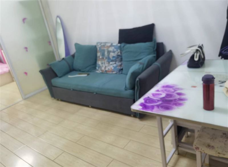 出租時代麗都三樓 70 平二室一廳拎包入住設(shè)施齊全