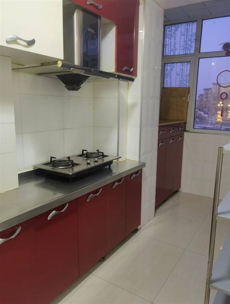 出租時代麗都三樓 70 平二室一廳拎包入住設(shè)施齊全