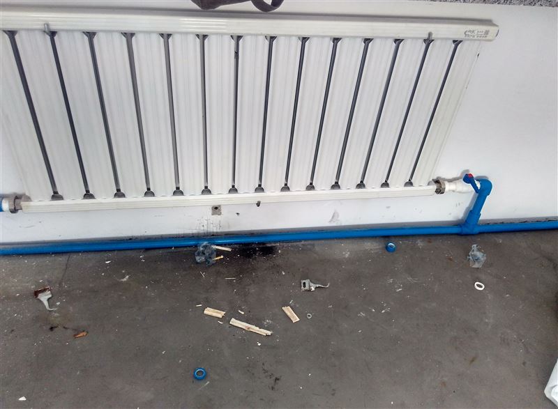 水暖工。電鎬砸墻。木工。瓦工