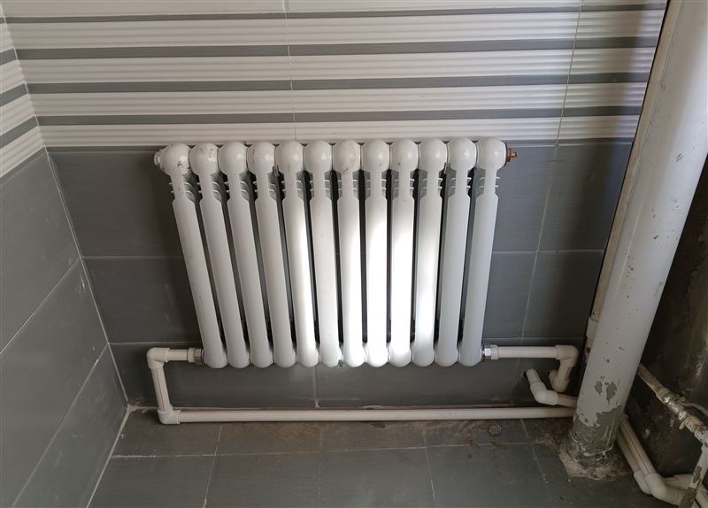 水暖工。電鎬砸墻。木工。瓦工