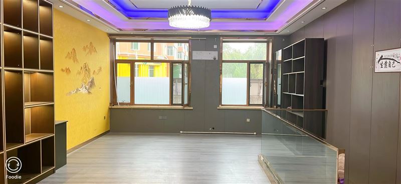 七臺(tái)河霞光街。