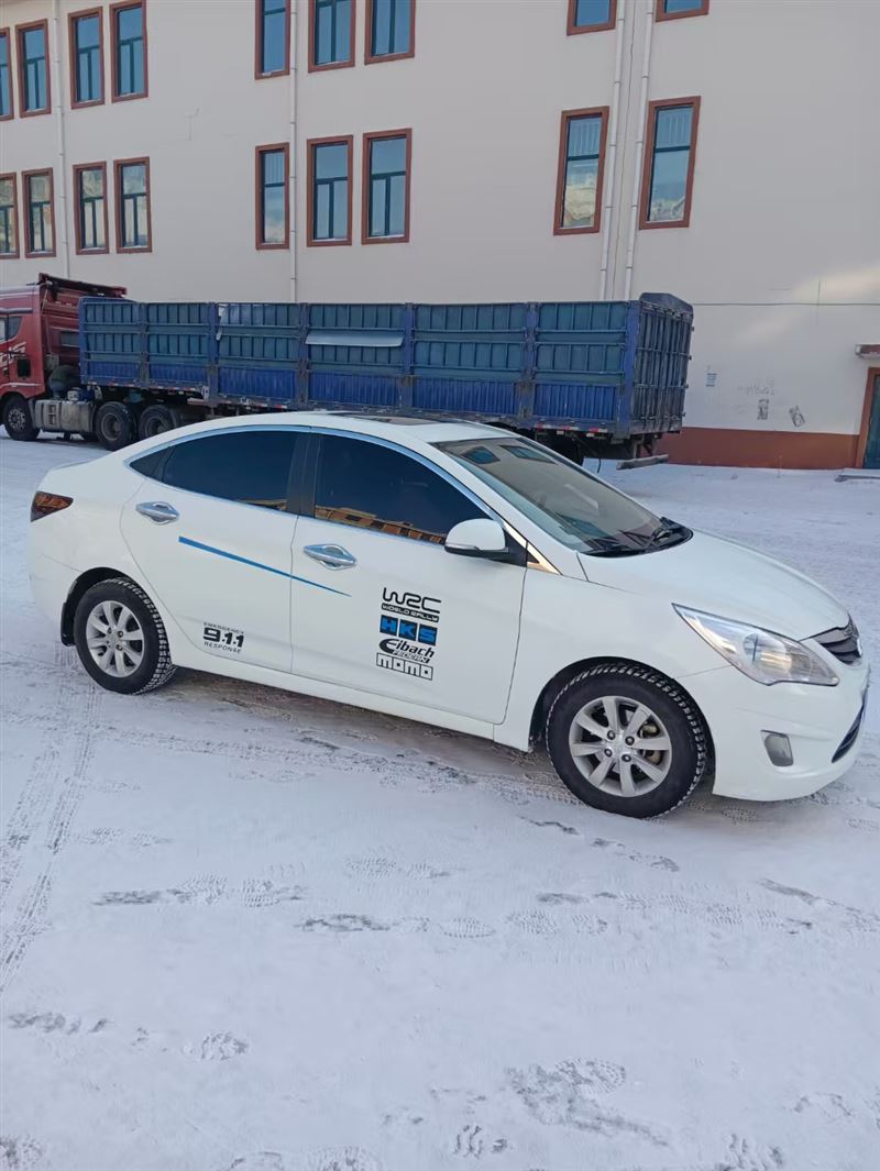 12年現(xiàn)代瑞納手動高配