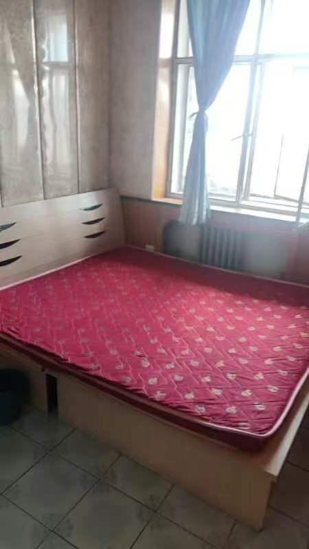 十中十小學(xué)區(qū)公交站點(diǎn)樓房出租