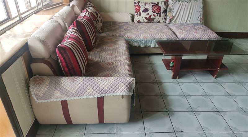 十中十小學(xué)區(qū)公交站點(diǎn)樓房出租