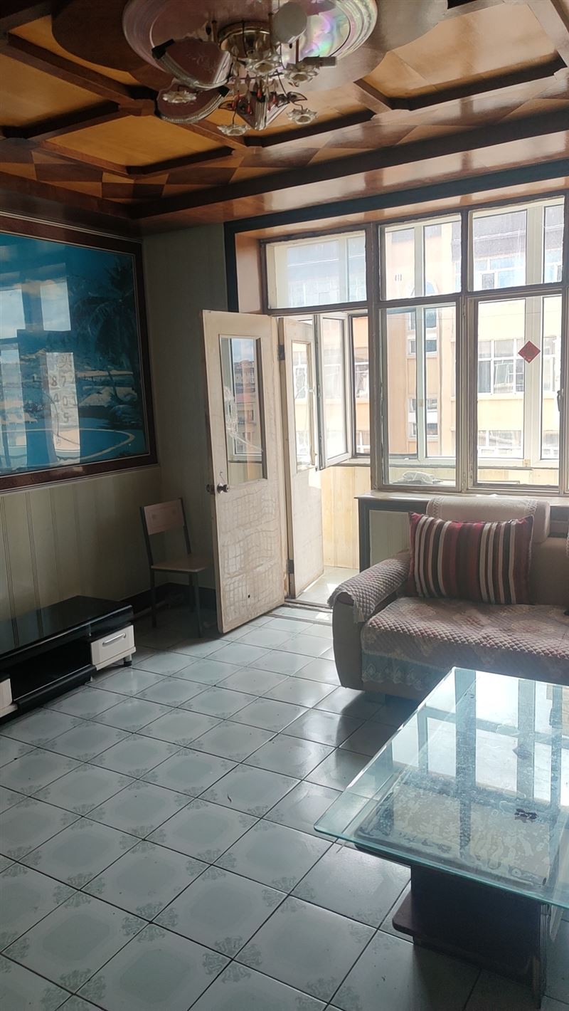 十中十小學(xué)區(qū)公交站點(diǎn)樓房出租