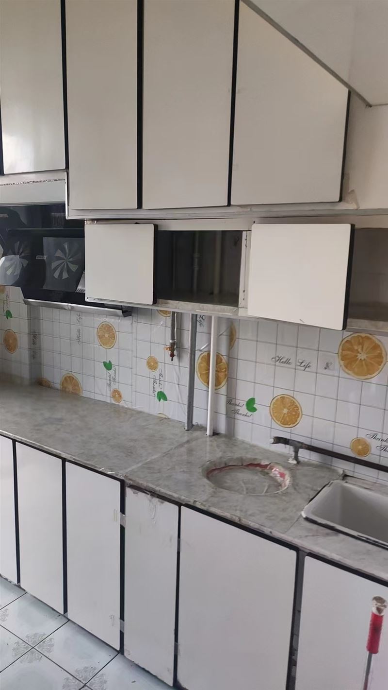 十中十小學(xué)區(qū)公交站點(diǎn)樓房出租