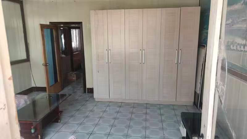 十中十小學(xué)區(qū)公交站點(diǎn)樓房出租