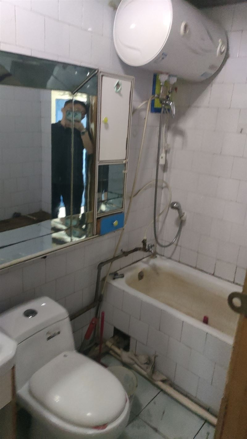 十中十小學(xué)區(qū)公交站點(diǎn)樓房出租