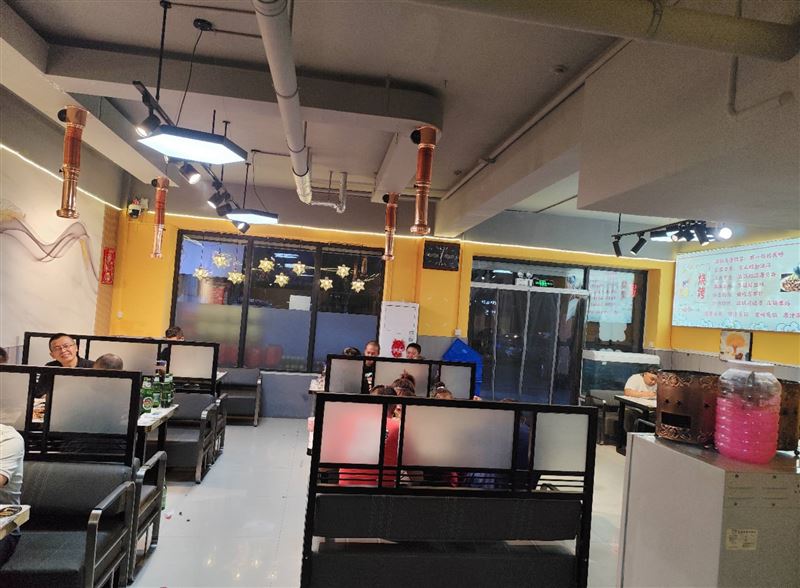 銀達(dá)燒烤店外兌