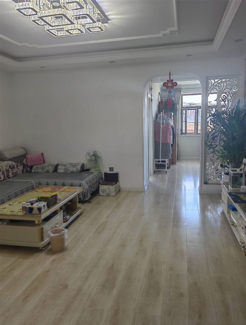 出售歐洲新城二期32號樓高層面積106帶負(fù)一層車庫售價60萬不議價，有意者聯(lián)系15946412929