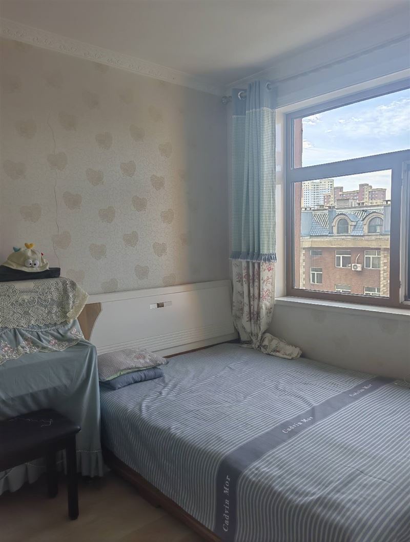 出售歐洲新城二期32號樓高層面積106帶負(fù)一層車庫售價60萬不議價，有意者聯(lián)系15946412929