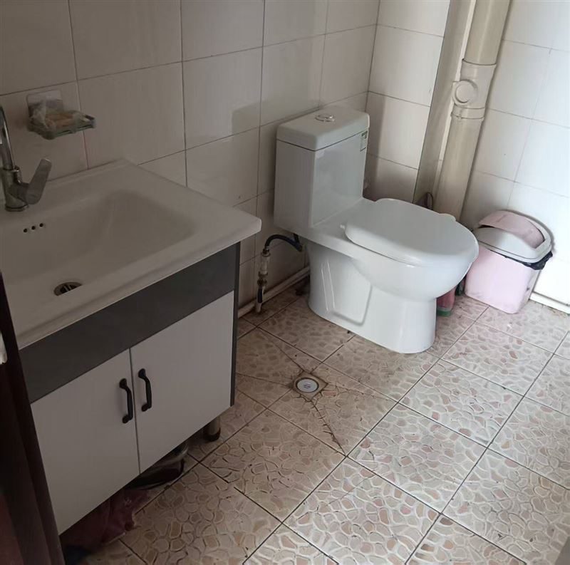 三樓出租 聯(lián)系電話13945591704