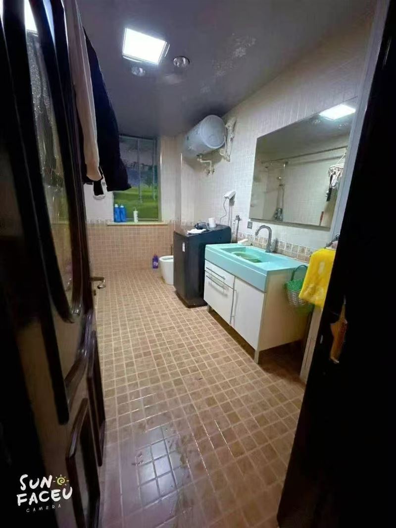 出售銀達(dá)五號(hào)樓五樓