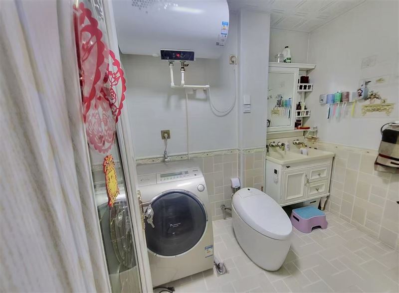 售歐洲新城電梯樓